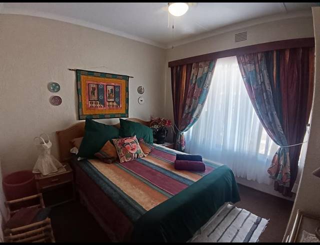 3 BEDROOM APARTMENT FOR SALE IN UVONGO BEACH